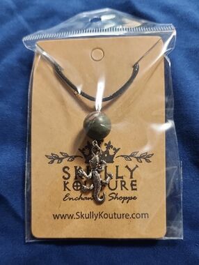 Green Stone Lizard Pendant Necklace